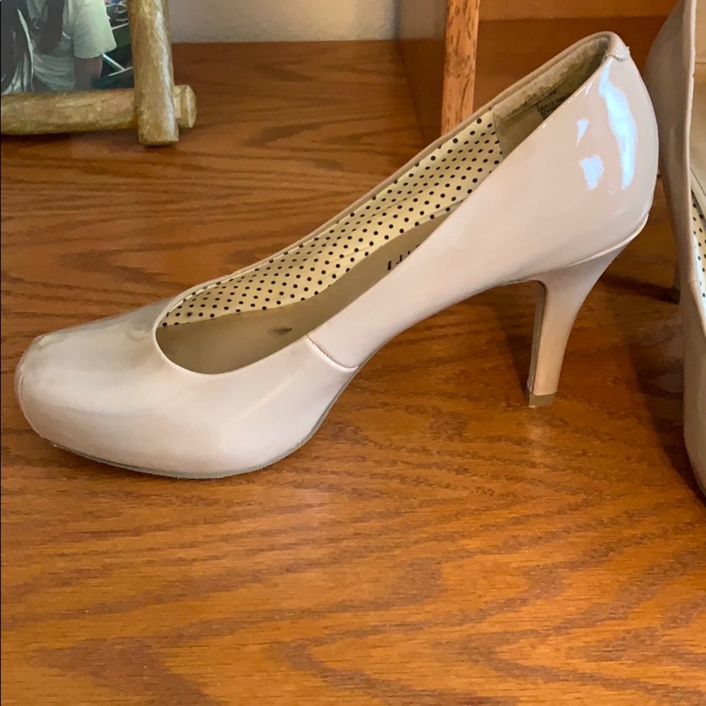 Pumps - Picture 2 of 3